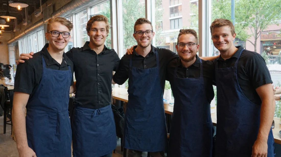 Barteam von TopS. bei der Getränkeausgabe